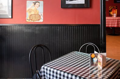 Retro Restaurant And Lounge feature image
