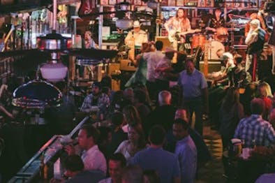 Robert’s Western World feature image
